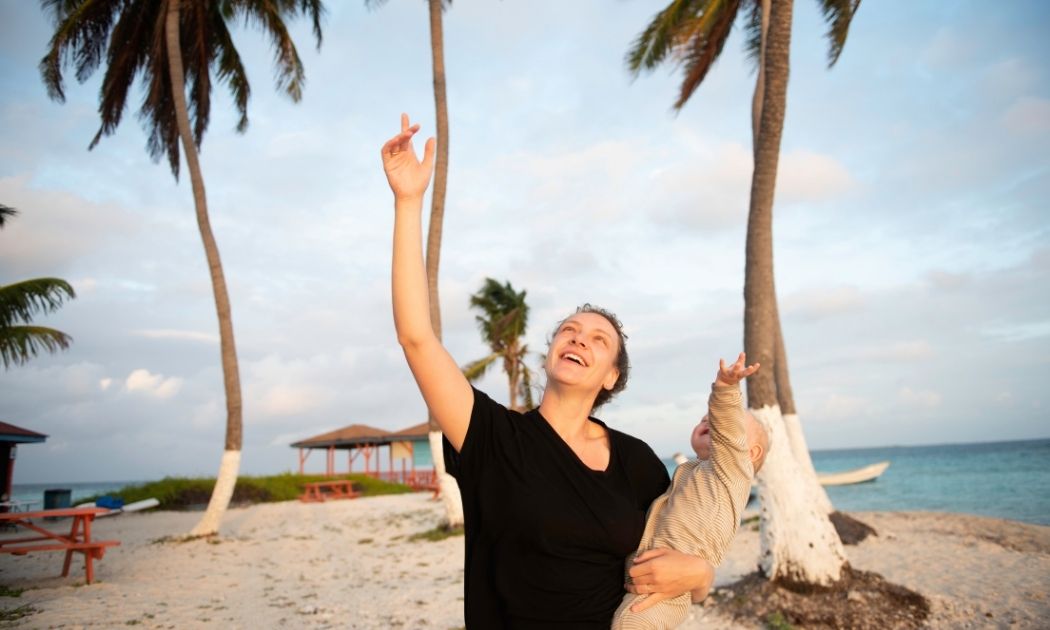 Autorin Svenja Kretschmer mit ihrer Familie im mittelamerikanischen Belize. © Svenja Kretschmer